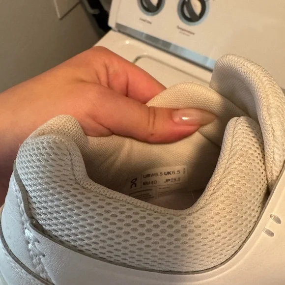 White On Cloud “The Roger” - Picture 7 of 7